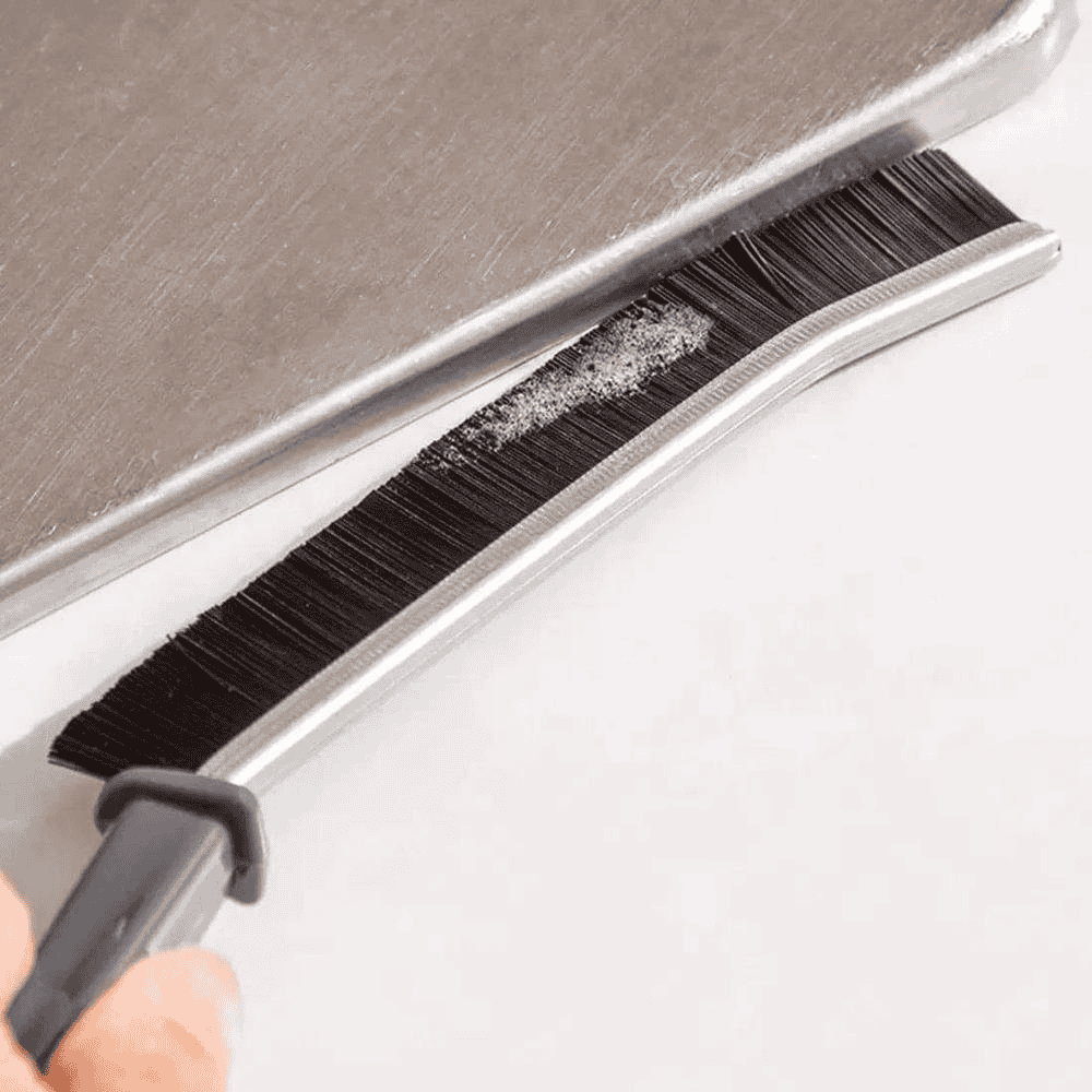 Real usage demonstration of the cleaning brush in action