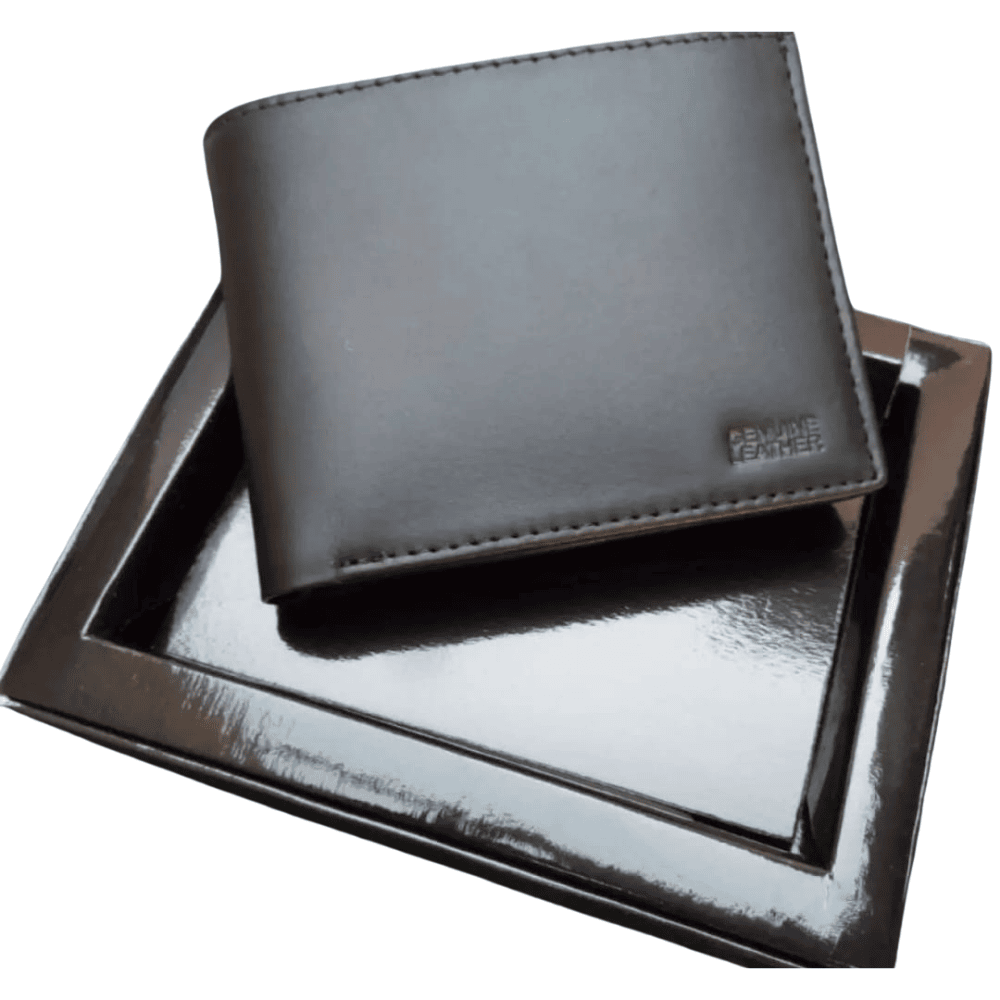 front-look presenting the classic front side of the wallet