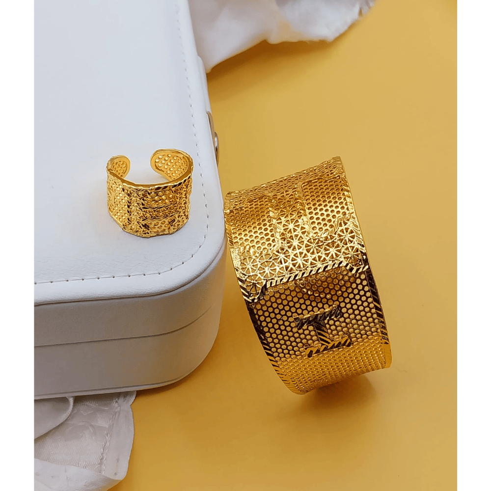 Front view of China gold-plated bangle with matching ring - Design 1