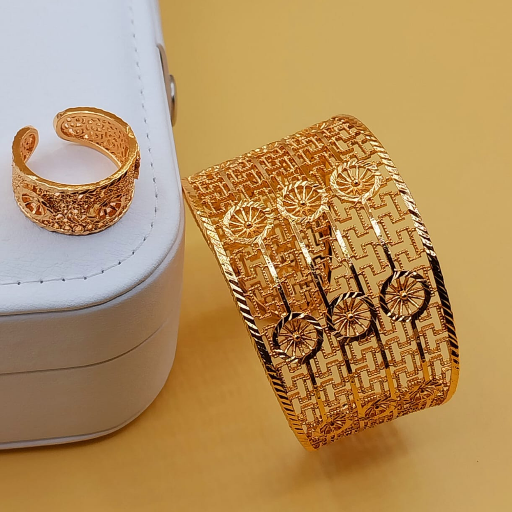 Front view of gold-plated artificial jewellery set - Design 2