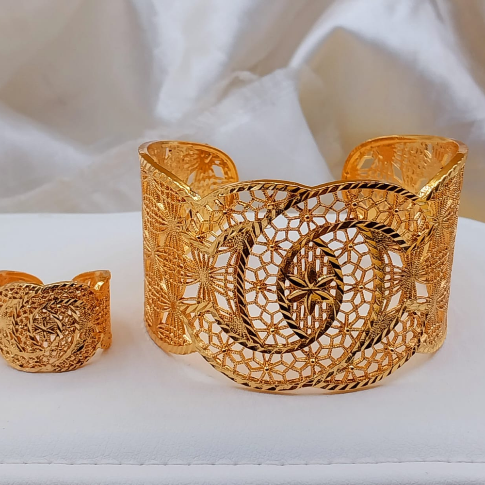 Stylish bangle with matching ring in gold plate - Design 8