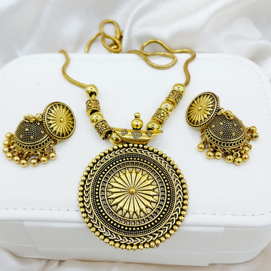 Upper front look of gold antique neck set