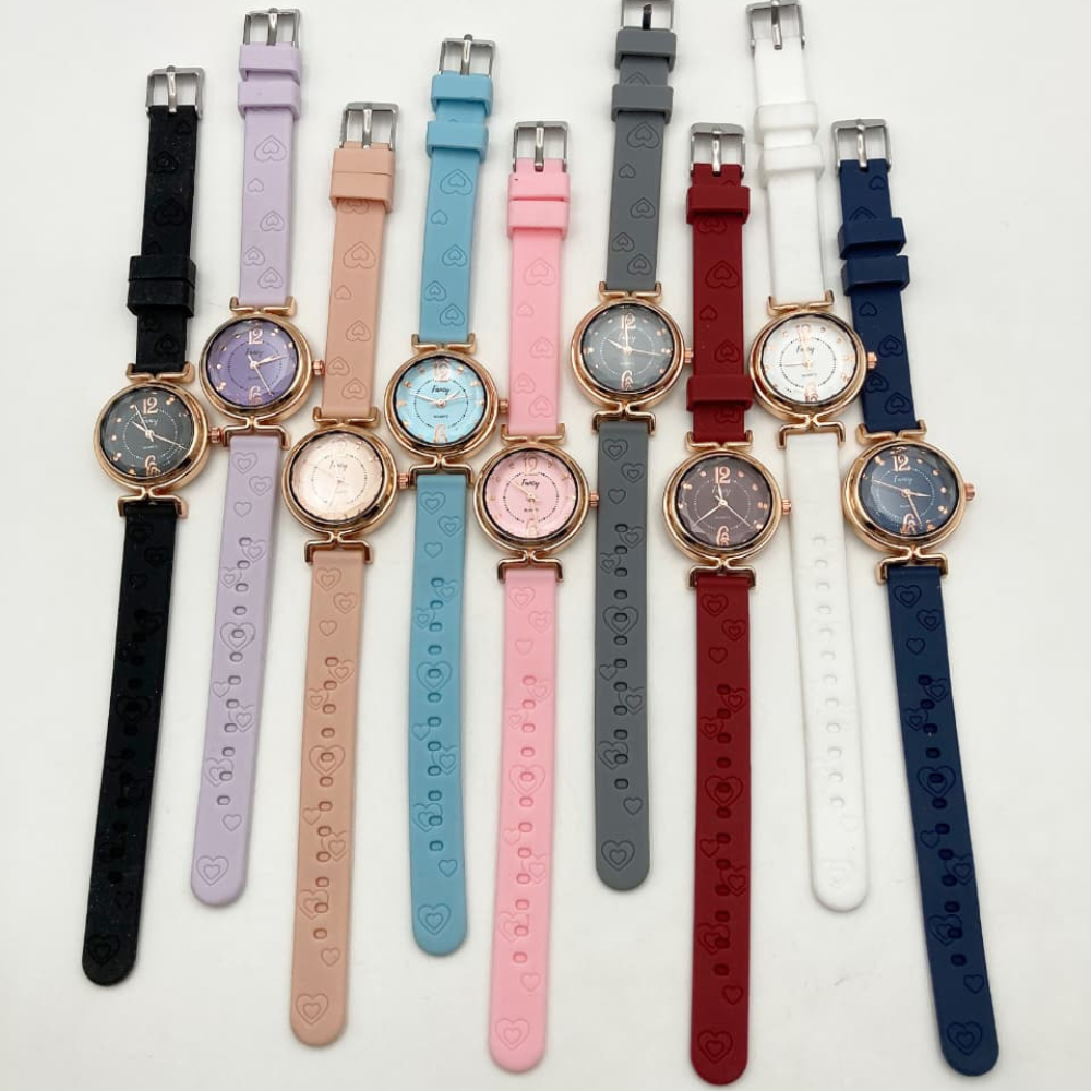 fancy-women-watch-side-view-pakistan